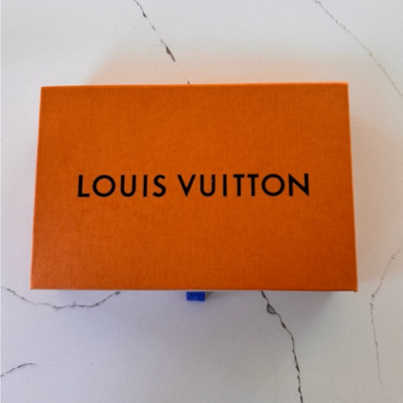 Louis Vuitton monogram toiletry pouch - Picture 5 of 9